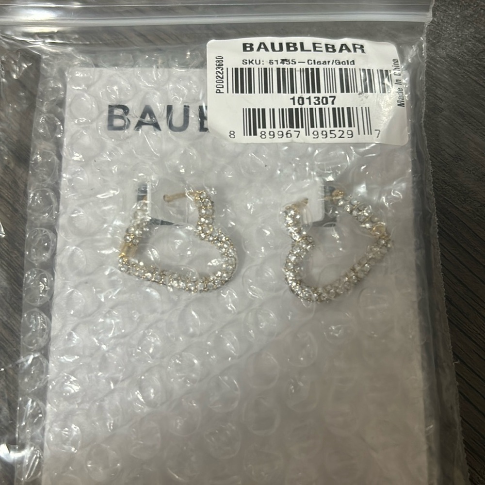 Bauble Bar heart rhinestone earrings NwT